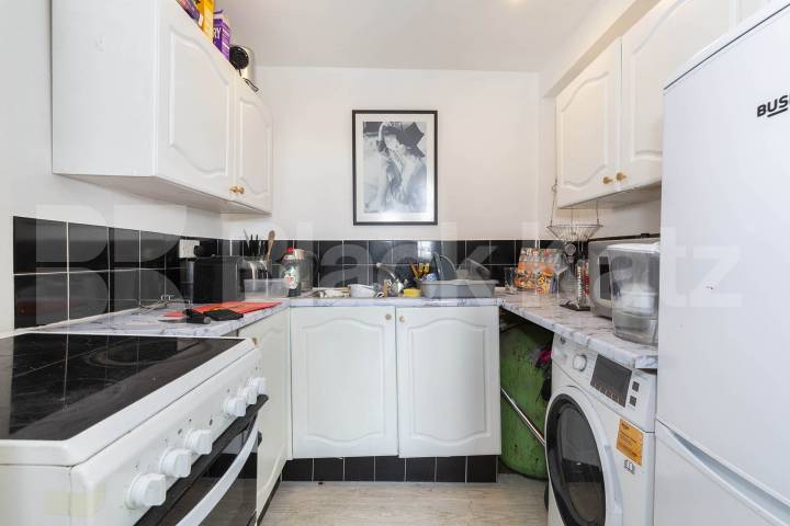 			1 Bedroom, 1 bath, 1 reception 			 Sinclair Road,  London  W14