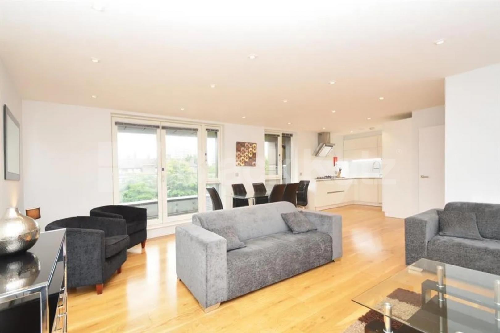 Duplex 3 bedroom 2 bathroom property with terrace and floor to ceiling windows Heneage Street , Whitechapel