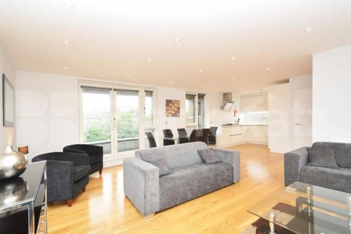 Duplex 3 bedroom 2 bathroom property with terrace and floor to ceiling windows Heneage Street , Whitechapel