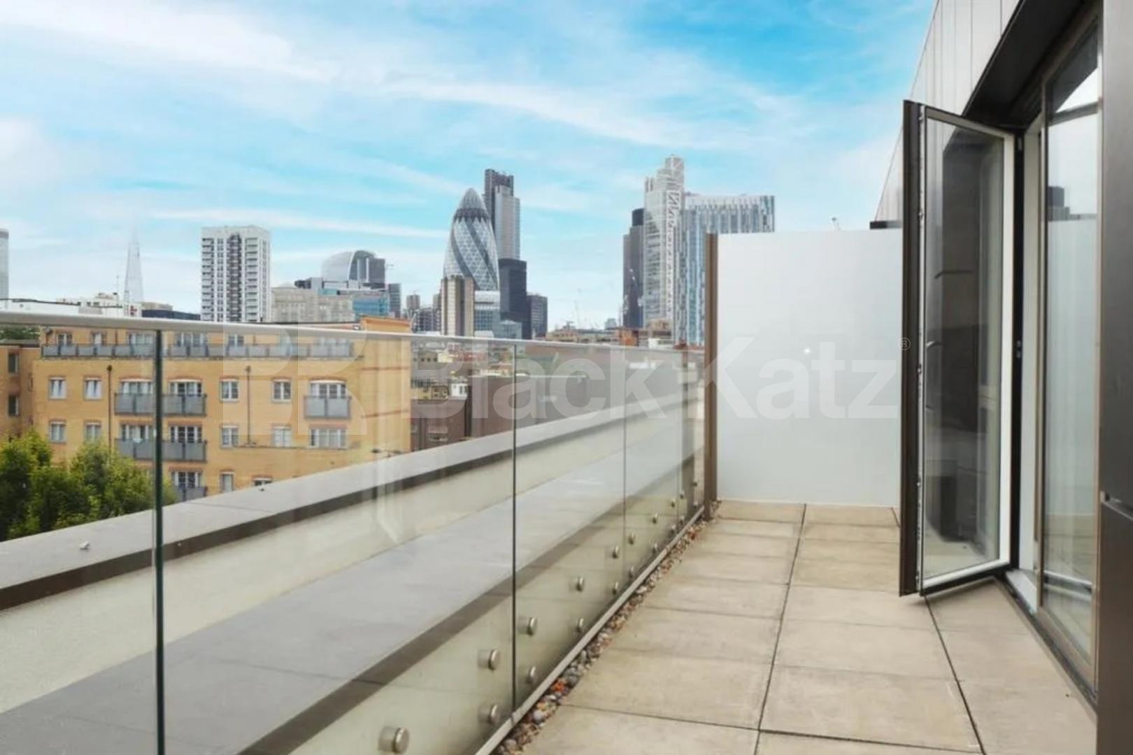 Duplex 3 bedroom 2 bathroom property with terrace and floor to ceiling windows Heneage Street , Whitechapel