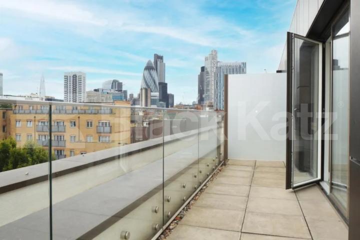Duplex 3 bedroom 2 bathroom property with terrace and floor to ceiling windows Heneage Street , Whitechapel