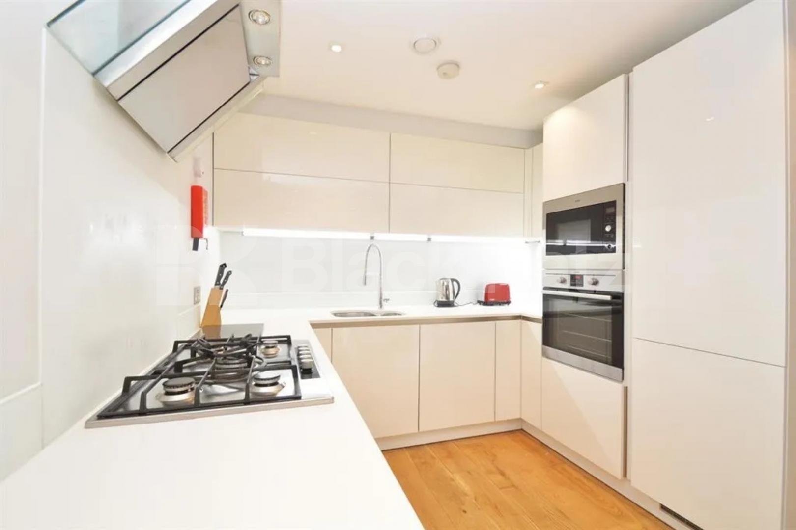 Duplex 3 bedroom 2 bathroom property with terrace and floor to ceiling windows Heneage Street , Whitechapel