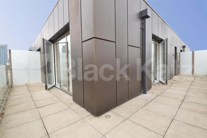 Duplex 3 bedroom 2 bathroom property with terrace and floor to ceiling windows Heneage Street , Whitechapel