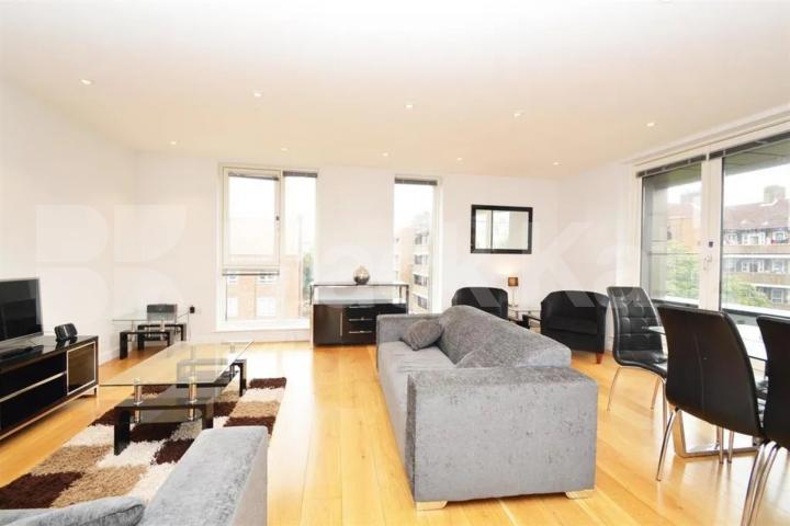Duplex 3 bedroom 2 bathroom property with terrace and floor to ceiling windows Heneage Street , Whitechapel