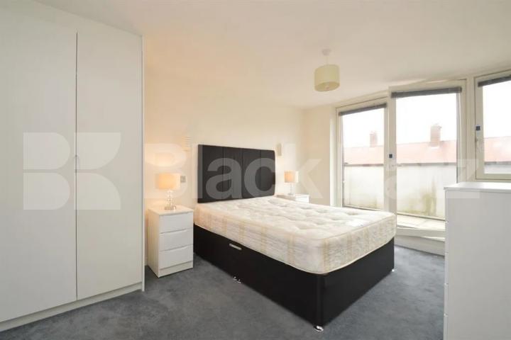 Duplex 3 bedroom 2 bathroom property with terrace and floor to ceiling windows Heneage Street , Whitechapel