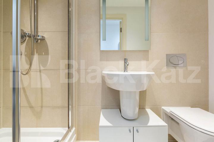 2 bedroom 2 bath apartment within a contemporary modern building  York Way, Camden / Caledonian Road