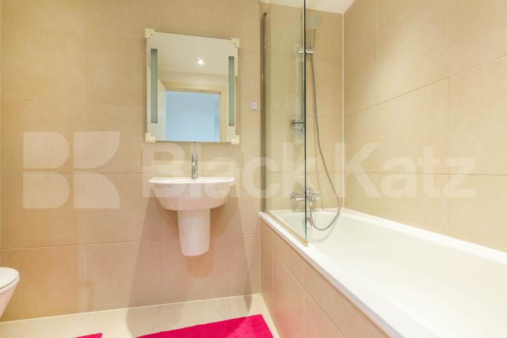 2 bedroom 2 bath apartment within a contemporary modern building  York Way, Camden / Caledonian Road