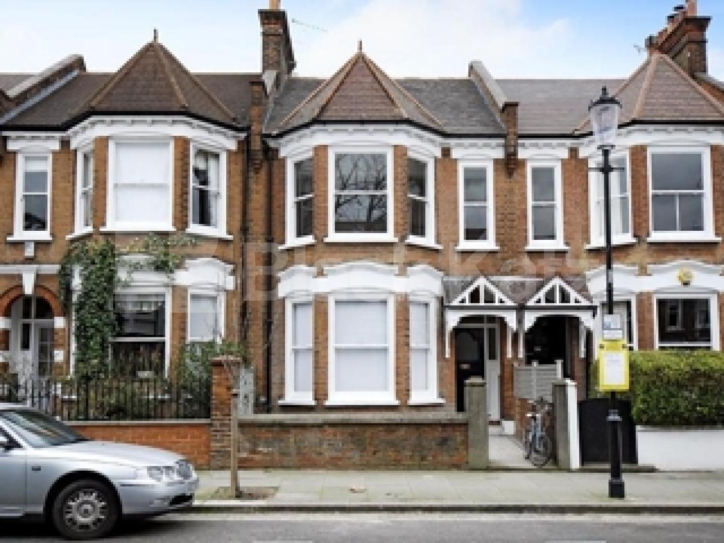 			NEW INSTRUCTION!, 2 Bedroom, 1 bath, 1 reception Flat			 Finstock Road , LADBROKE GROVE