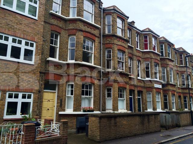 			UNDER OFFER , 1 Bedroom, 1 bath, 1 reception Apartment			 Fitzalan Street, Lambeth North/Kennington