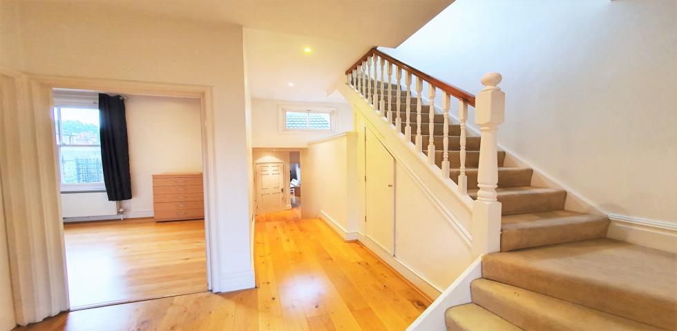 			3 Bedroom, 1 bath, 1 reception Flat			 Ebbsfleet Road , KILBURN