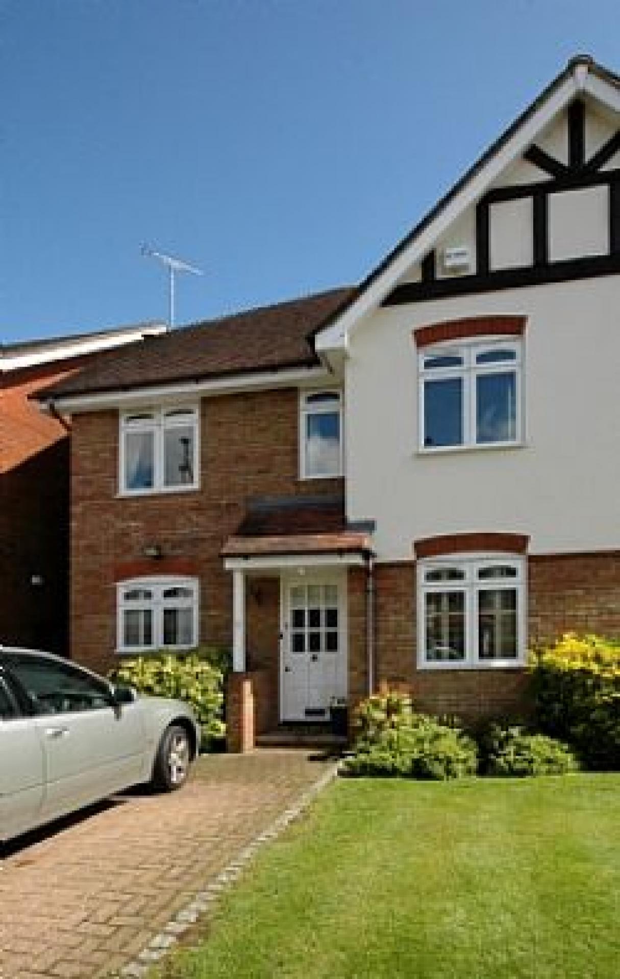 			4 Bedroom, 1 bath, 1 reception Flat			 Windermere Avenue, FINCHLEY N3
