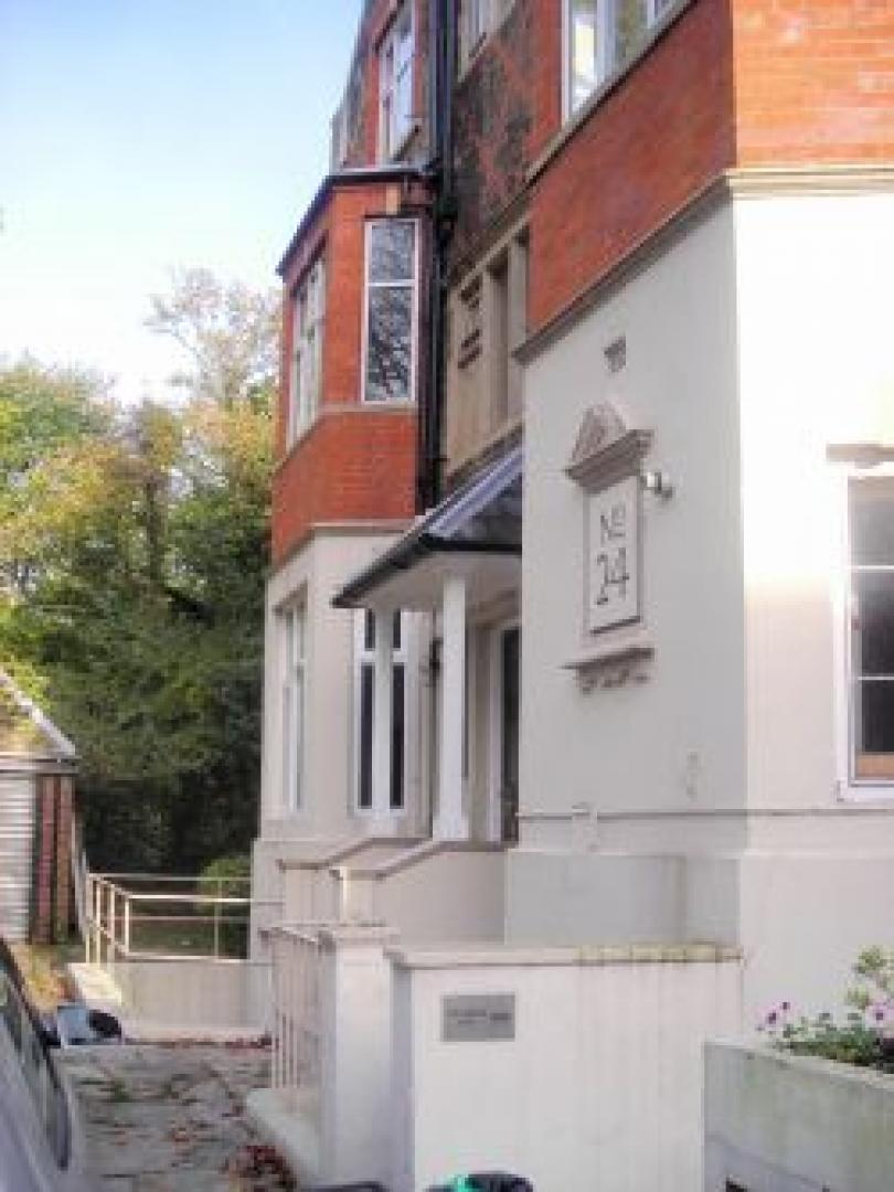			2 Bedroom, 1 bath, 1 reception Flat			 East Heath Road, HAMPSTEAD NW3