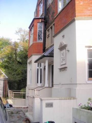 			2 Bedroom, 1 bath, 1 reception Flat			 East Heath Road, HAMPSTEAD NW3