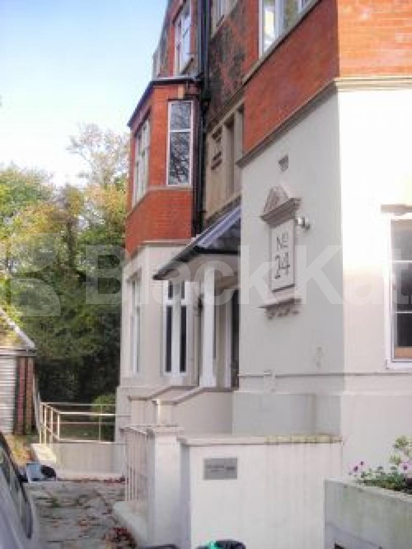 			2 Bedroom, 1 bath, 1 reception Flat			 East Heath Road, HAMPSTEAD NW3