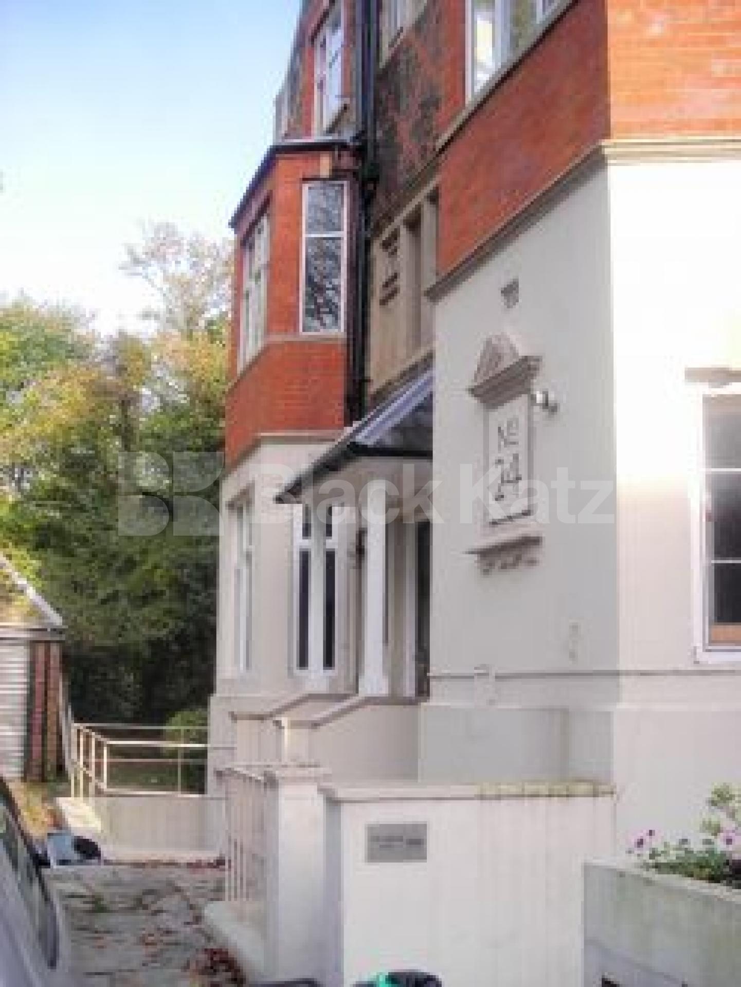 			2 Bedroom, 1 bath, 1 reception Flat			 East Heath Road, HAMPSTEAD NW3 NW3