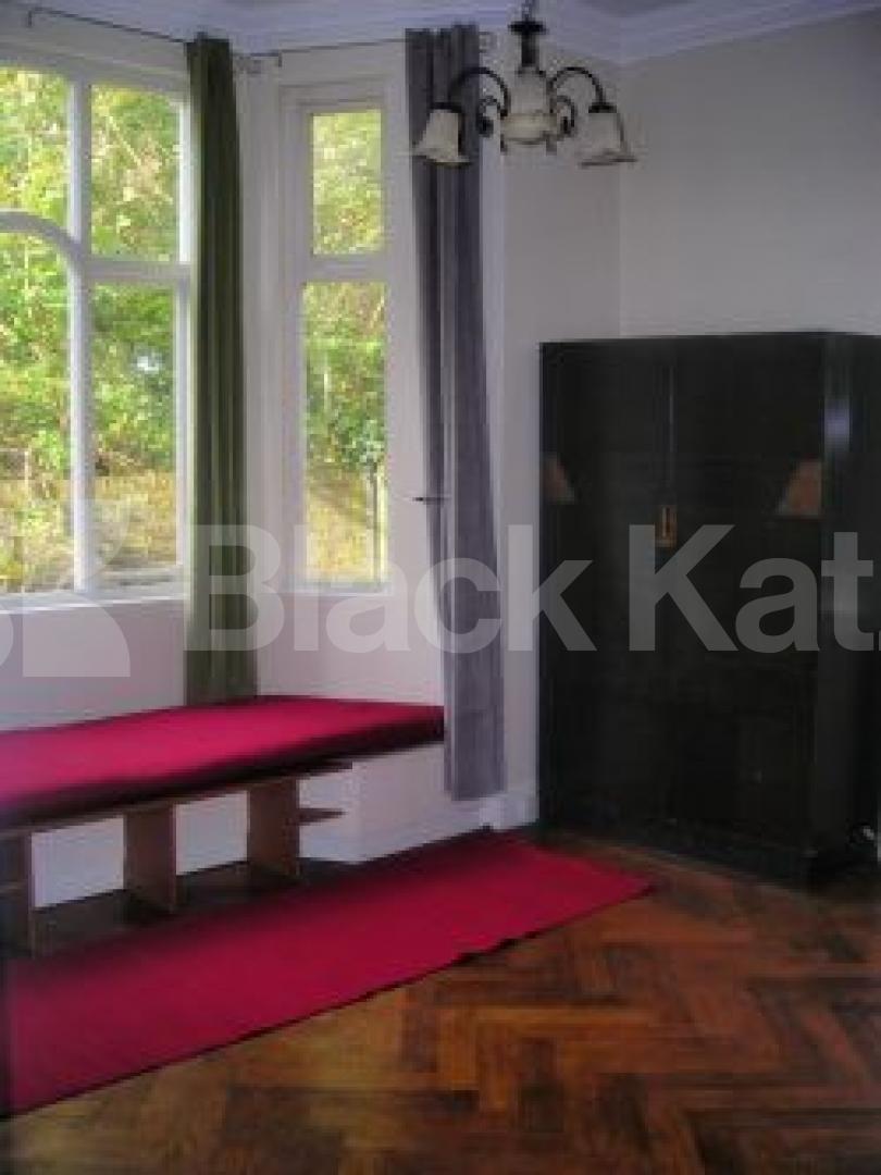 			2 Bedroom, 1 bath, 1 reception Flat			 East Heath Road, HAMPSTEAD NW3