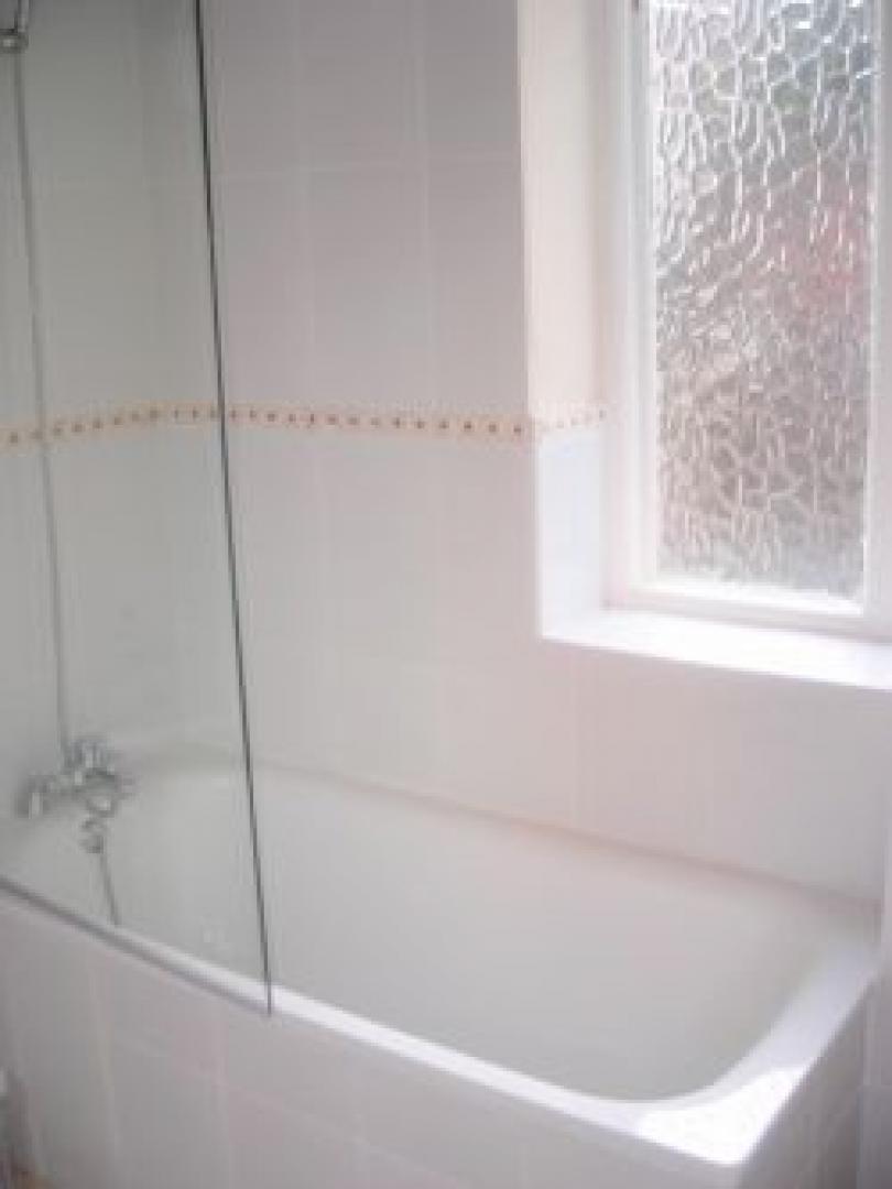 			2 Bedroom, 1 bath, 1 reception Flat			 East Heath Road, HAMPSTEAD NW3