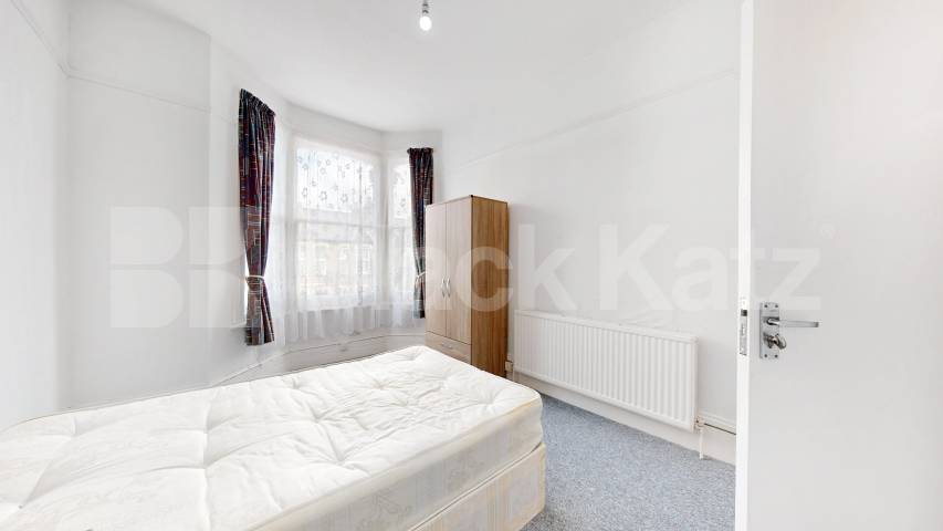 Set on the top floor of a period conversion lays this beautiful flat Sydney Road, Turnpike Lane