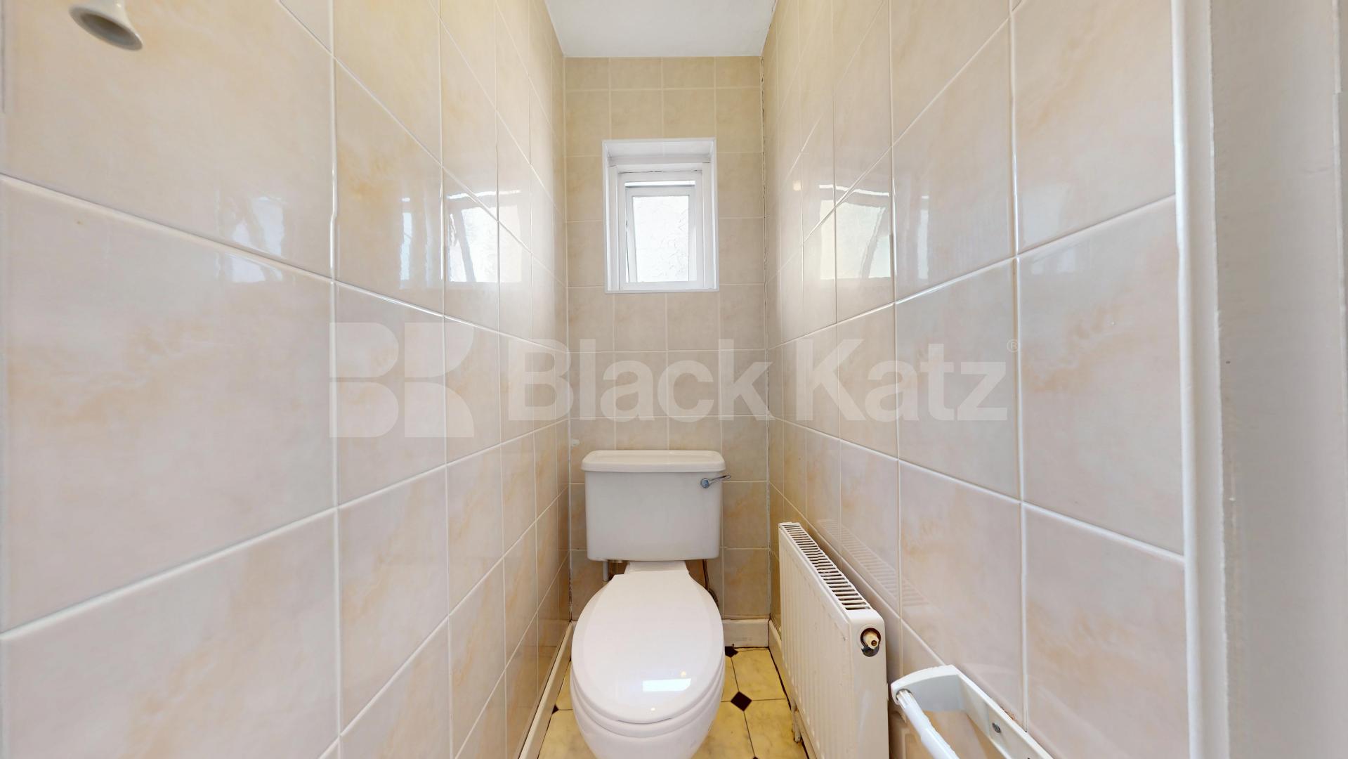 Set on the top floor of a period conversion lays this beautiful flat Sydney Road, Turnpike Lane