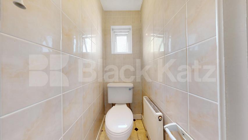 Set on the top floor of a period conversion lays this beautiful flat Sydney Road, Turnpike Lane