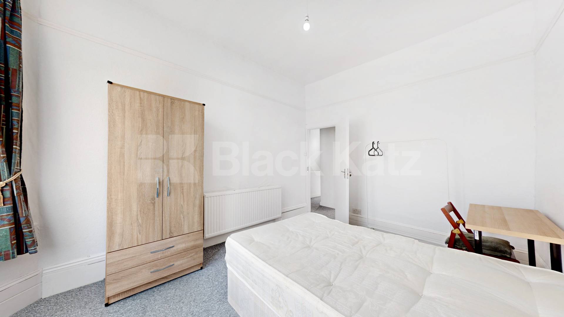 2 bedroom perfect for shares close to a Piccadilly line Sydney Road, Turnpike Lane 