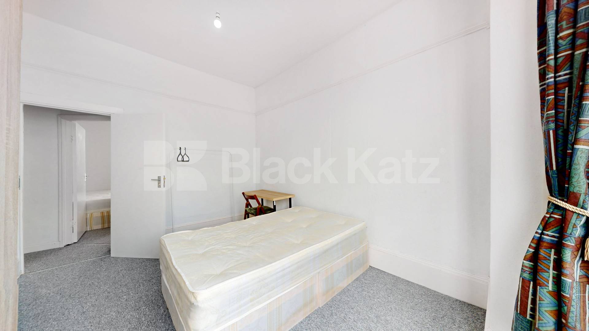 2 bedroom perfect for shares close to a Piccadilly line Sydney Road, Turnpike Lane 
