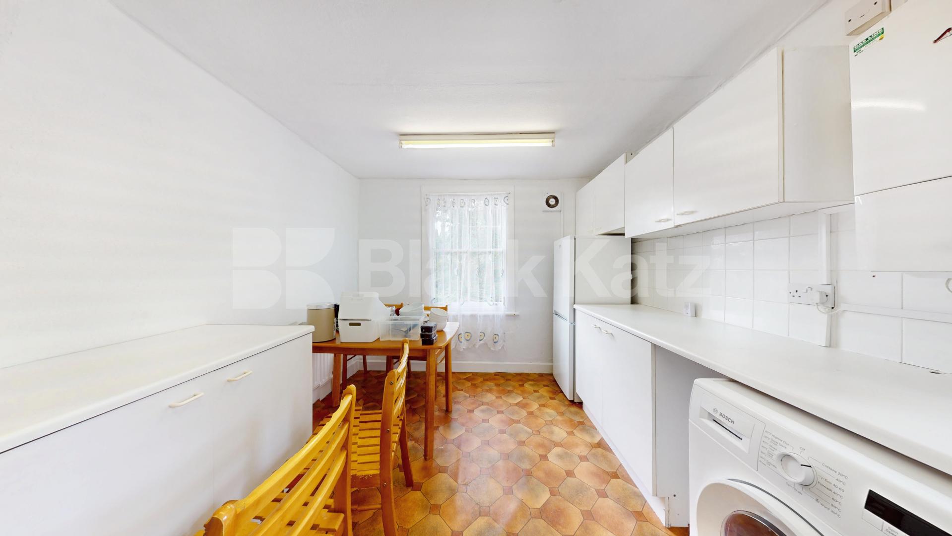 Set on the top floor of a period conversion lays this beautiful flat Sydney Road, Turnpike Lane