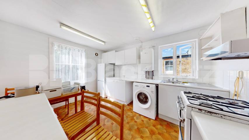 Set on the top floor of a period conversion lays this beautiful flat Sydney Road, Turnpike Lane