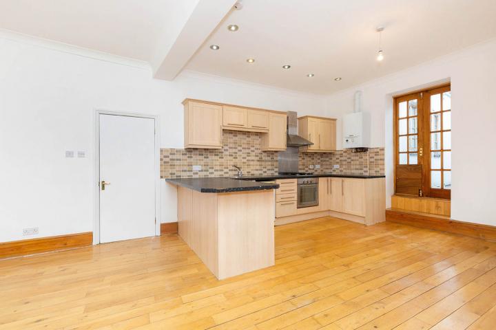 2 bedroom property with a 20ft roof terrace in central Crouch End Park Road, Crouch End