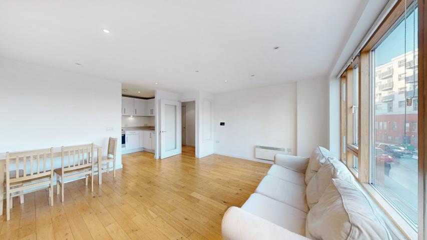 2 bedroom 2 bathroom modern apartment located close to a Piccadilly line station York Way, Camden Borders 