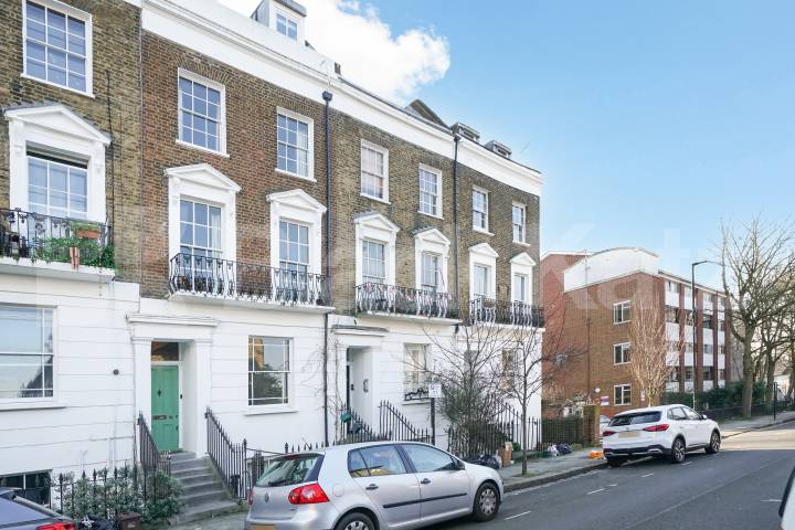 Lovely two bed set within a period house in Camden Square  Stratford Villas, Camden 