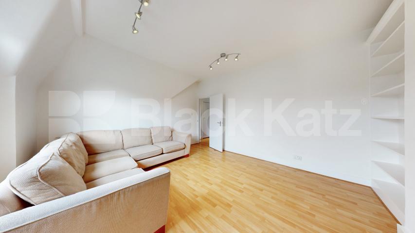 Modern Apartment Minford Gardens, Shepherds Bush