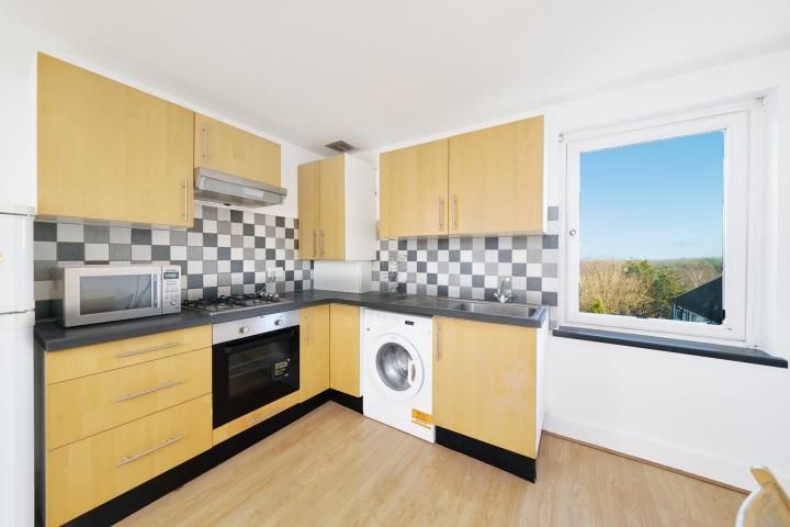 Split level conversion offering 528 Sq. Ft of living & entertaining space  Ashurst Gardens, Tulse Hill / Brixton