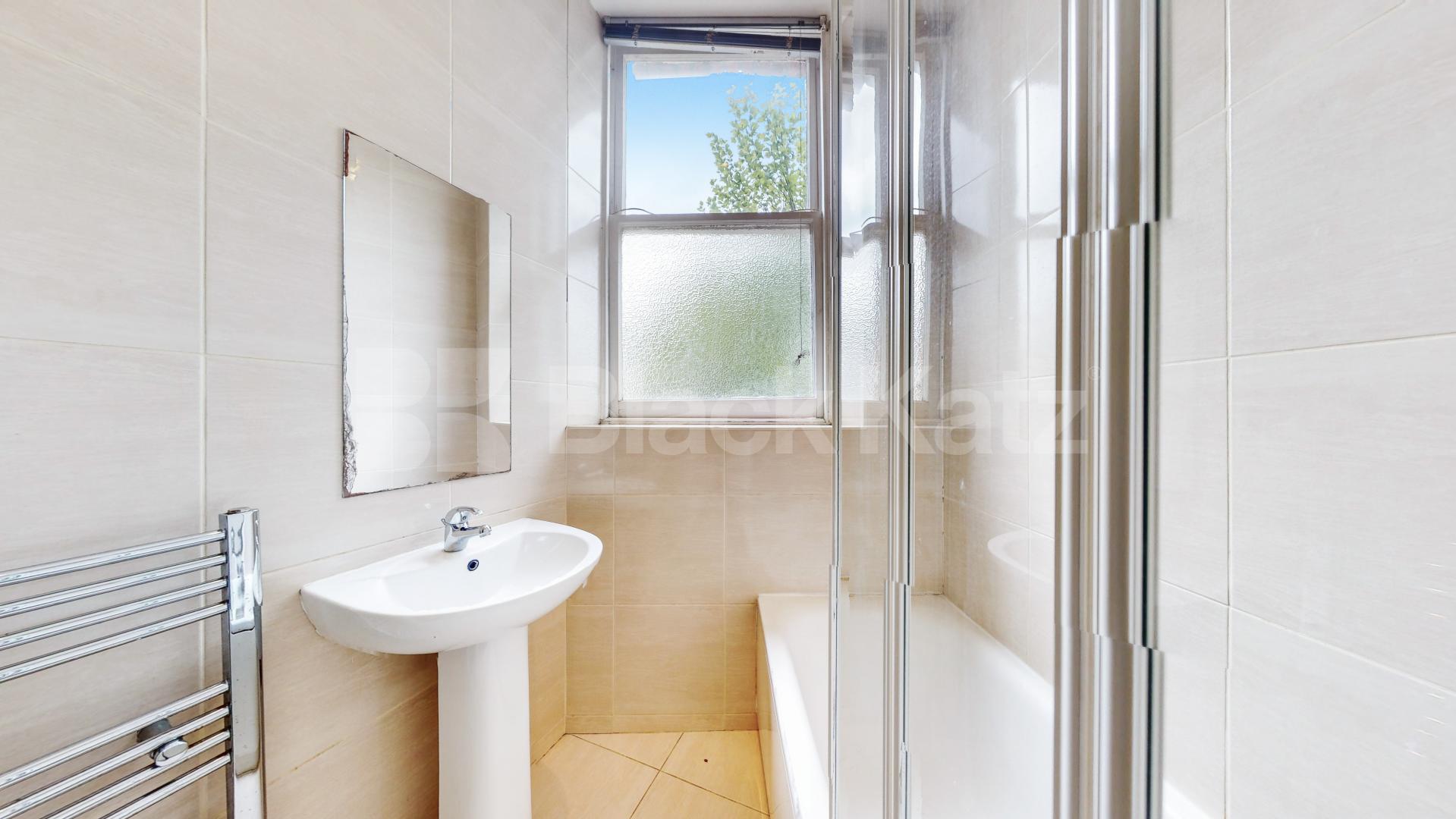 A modern studio apartment set on the 1st floor of an imposing house conversion on the corner of Sutherland Avenue, in the heart of Maida Vale Sutherland Avenue, London, W9,  London