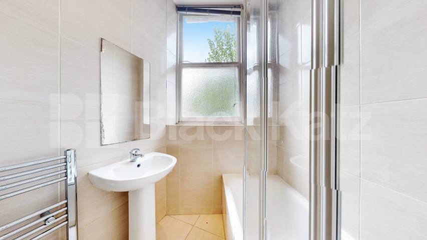 A modern studio apartment set on the 1st floor of an imposing house conversion on the corner of Sutherland Avenue, in the heart of Maida Vale Sutherland Avenue, London, W9,  London