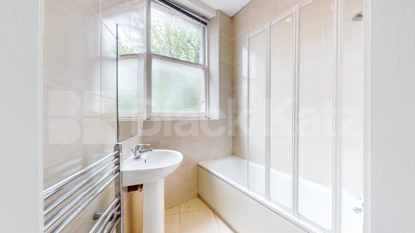 A modern studio apartment set on the 1st floor of an imposing house conversion on the corner of Sutherland Avenue, in the heart of Maida Vale Sutherland Avenue, London, W9,  London