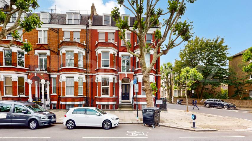 			1 Bedroom, 1 bath, 1 reception 			 Sutherland Avenue,  London  W9