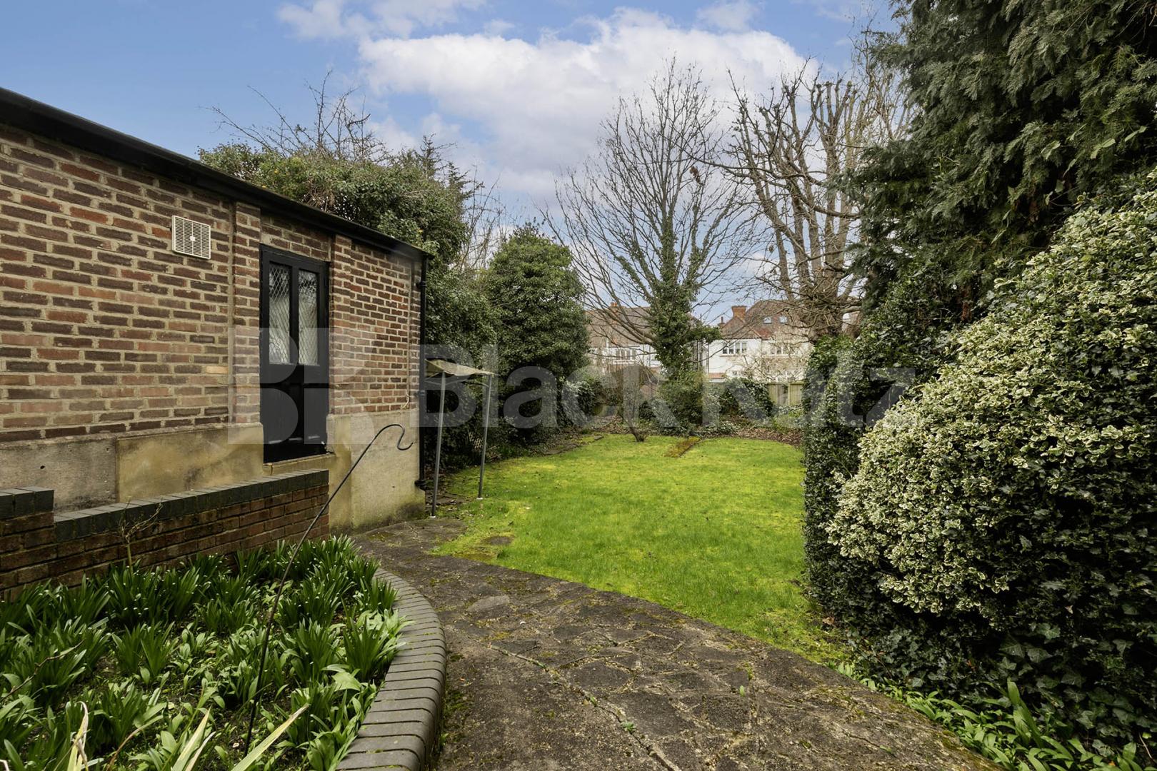 A well-presented furnished one-bedroom garden flat situated on Dartmouth Road, in the popular Kilburn area Dartmouth Road, Kilburn, NW2 (Inclusive of water),  London