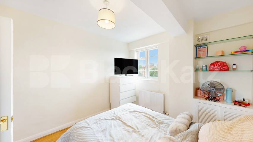A spacious and well-presented two-bedroom furnished flat located on Uxbridge Road, W12 Hanover Court, Shepherds Bush, W12,  Hanover Court