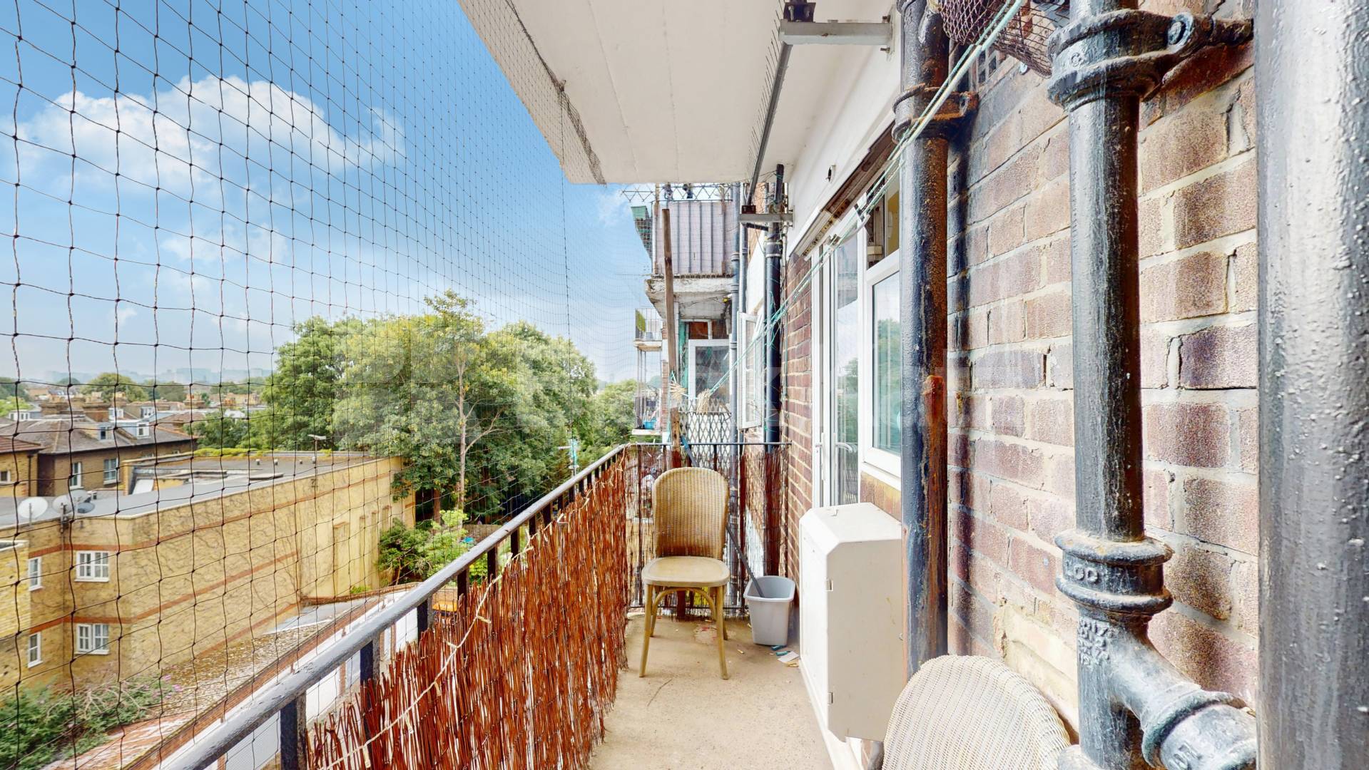 A spacious and well-presented two-bedroom furnished flat located on Uxbridge Road, W12 Hanover Court, Shepherds Bush, W12,  Hanover Court
