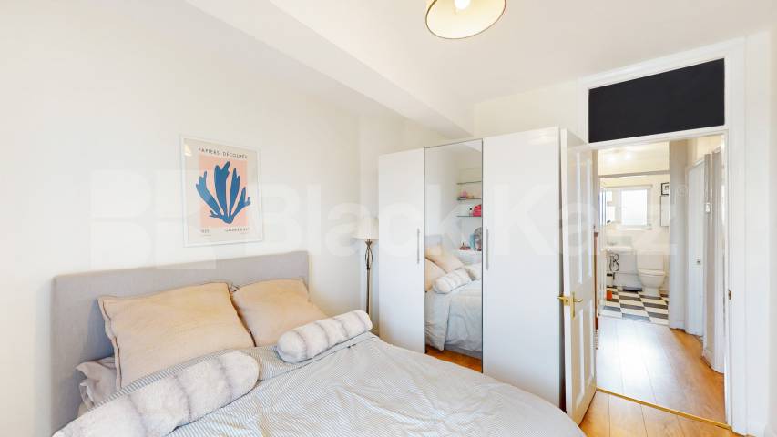 A spacious and well-presented two-bedroom furnished flat located on Uxbridge Road, W12 Hanover Court, Shepherds Bush, W12,  Hanover Court