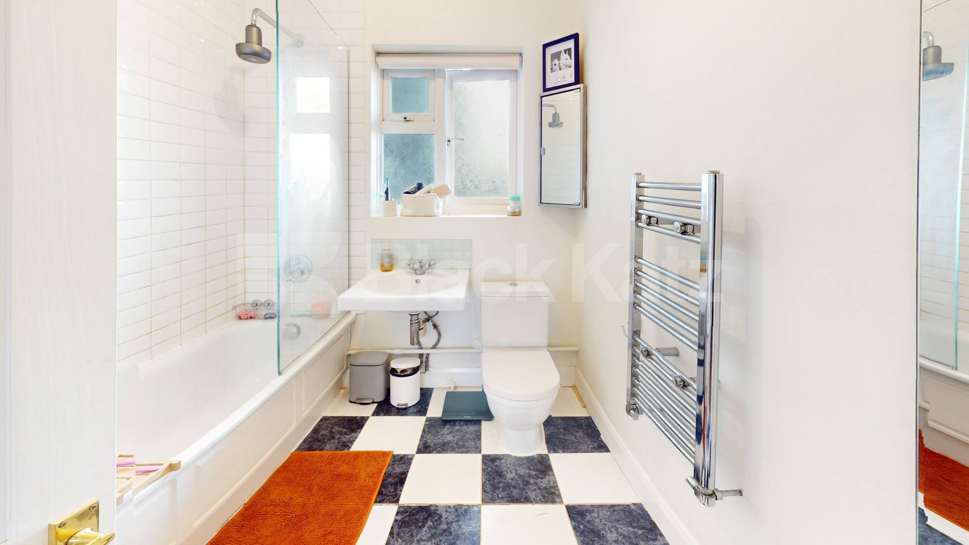 A spacious and well-presented two-bedroom furnished flat located on Uxbridge Road, W12 Hanover Court, Shepherds Bush, W12,  Hanover Court