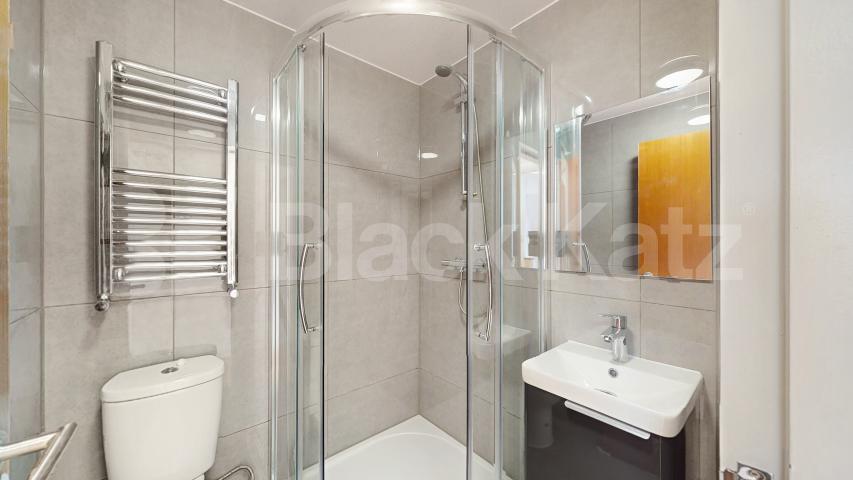 Located in the heart of the ever-popular Willesden Green High Road, this beautifully renovated three-bedroom, three-bathroom property offers stylish and spacious living in a prime North West London location High road, Willesden Green, NW10,  London
