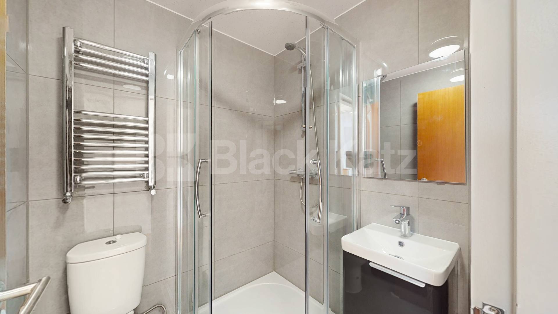 Located in the heart of the ever-popular Willesden Green High Road, this beautifully renovated three-bedroom, three-bathroom property offers stylish and spacious living in a prime North West London location High road, Willesden Green, NW10,  London