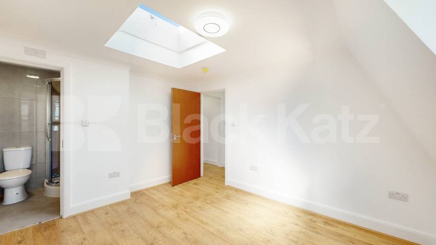 Located in the heart of the ever-popular Willesden Green High Road, this beautifully renovated three-bedroom, three-bathroom property offers stylish and spacious living in a prime North West London location High road, Willesden Green, NW10,  London