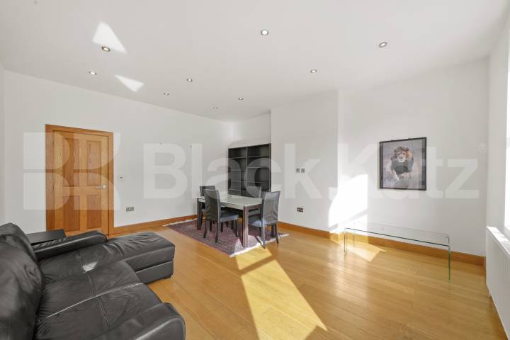 A spacious and well-presented two-bedroom, two-bathroom furnished apartment situated on the first floor of a well-maintained period building on the sought-after Priory Terrace, NW6.The property offers two generous double bedrooms, including a princip Priory Terrace, London, NW6,  London