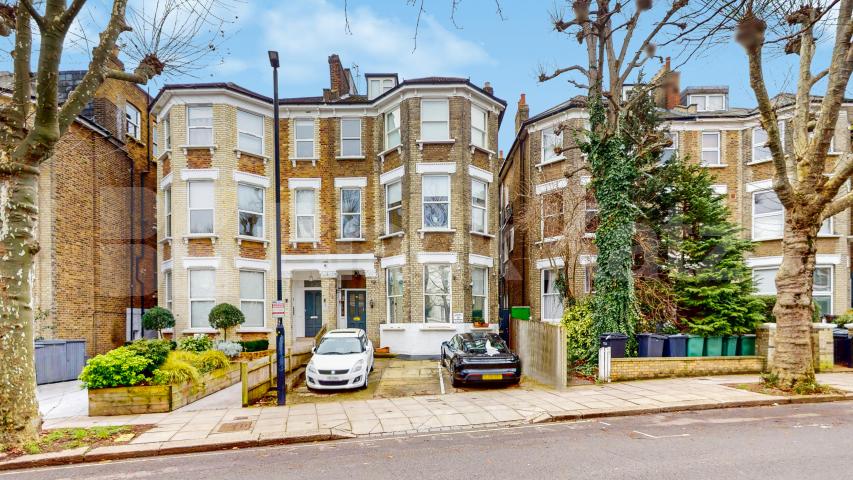 			2 Bedroom, 1 bath, 1 reception 			 Fordwych Road, London, NW2,  London