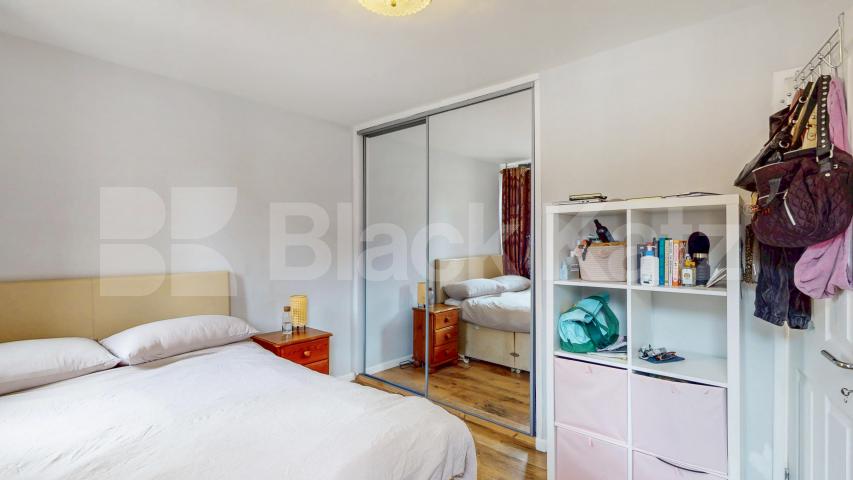 This spacious and stylish three-bedroom apartment is perfectly situated in the heart of West Hampstead, one of London’s most sought-after residential neighbourhoods Netherwood Street, West Hampstead, NW6 (Inclusive of gas),  Webheath Netherwood Street