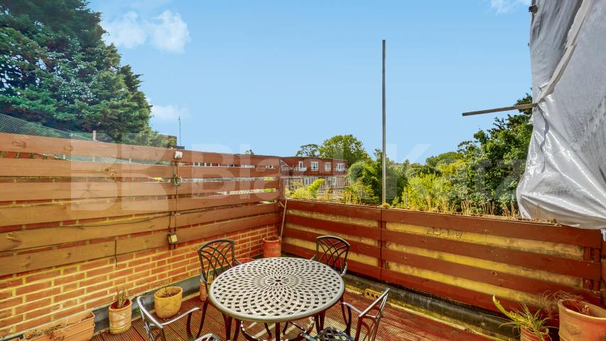 This spacious and stylish three-bedroom apartment is perfectly situated in the heart of West Hampstead, one of London’s most sought-after residential neighbourhoods Netherwood Street, West Hampstead, NW6 (Inclusive of gas),  Webheath Netherwood Street