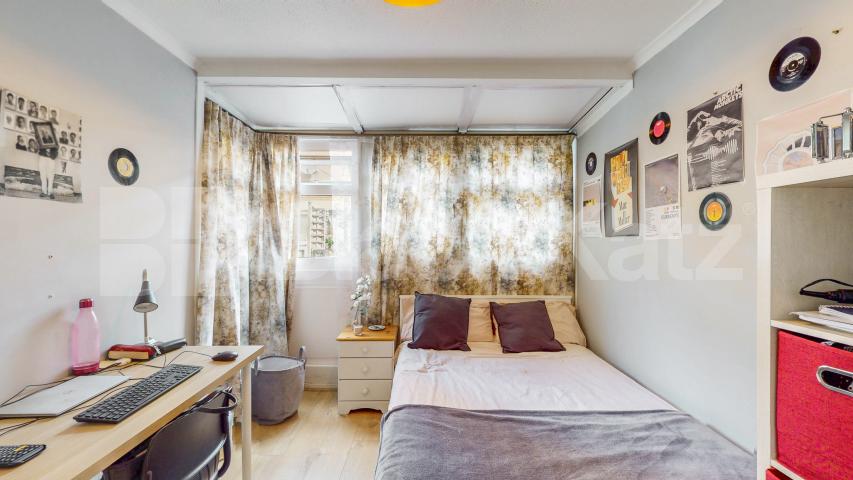 This spacious and stylish three-bedroom apartment is perfectly situated in the heart of West Hampstead, one of London’s most sought-after residential neighbourhoods Netherwood Street, West Hampstead, NW6 (Inclusive of gas),  Webheath Netherwood Street
